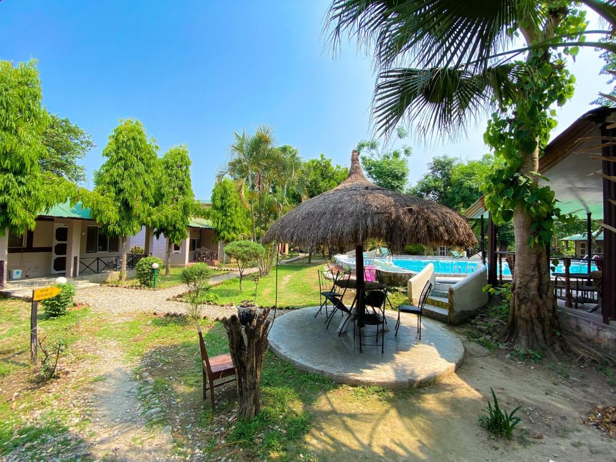 Nature Safari Camp Hotel Chitwan Exterior photo