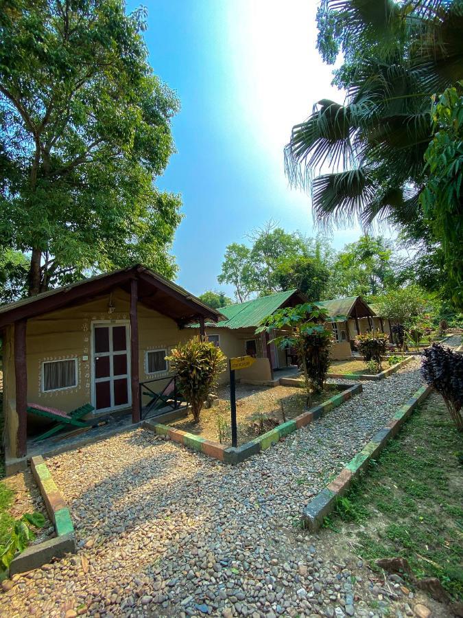 Nature Safari Camp Hotel Chitwan Exterior photo